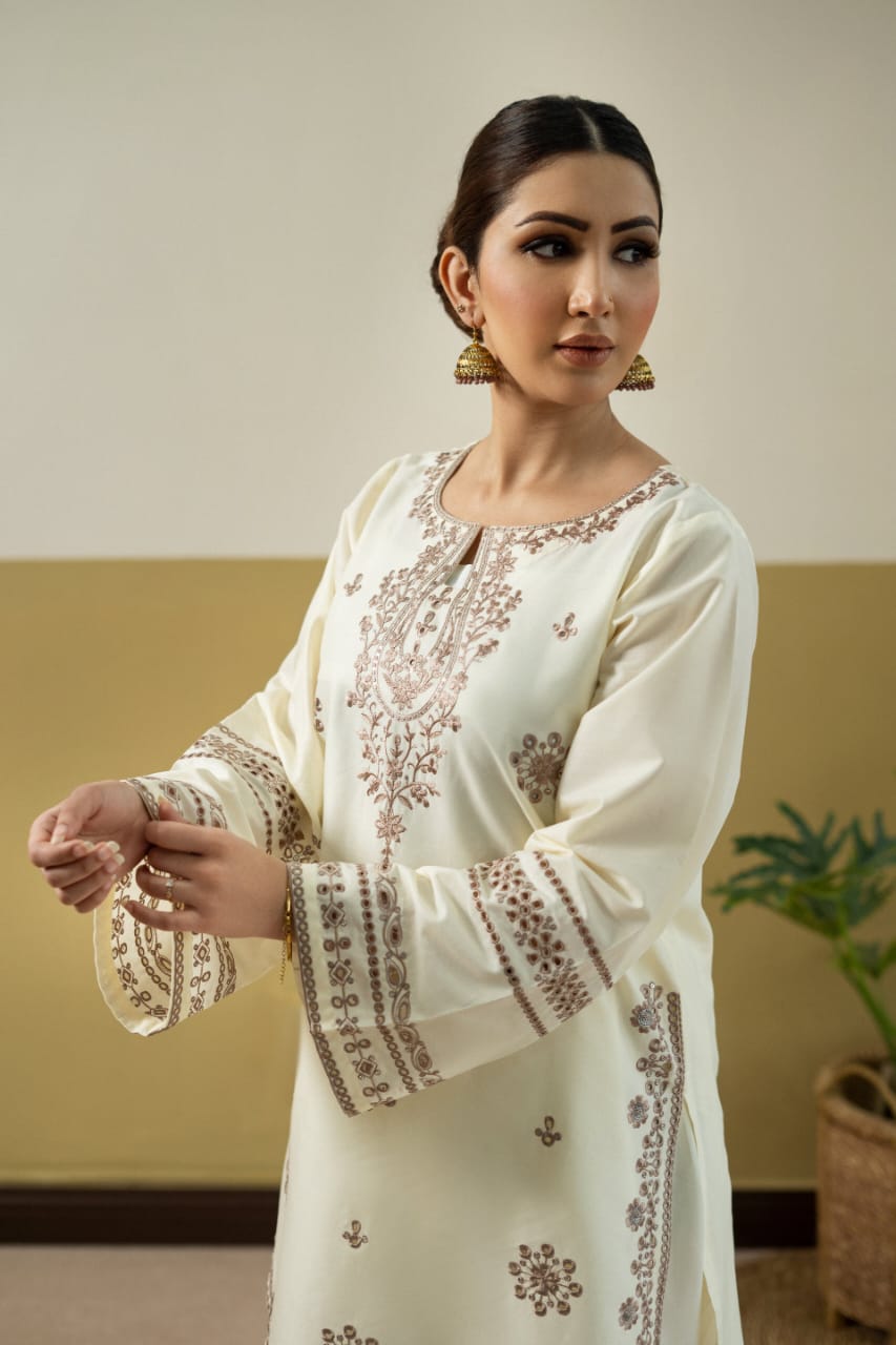 CREAM VILA EMBROIDERY 2PC
