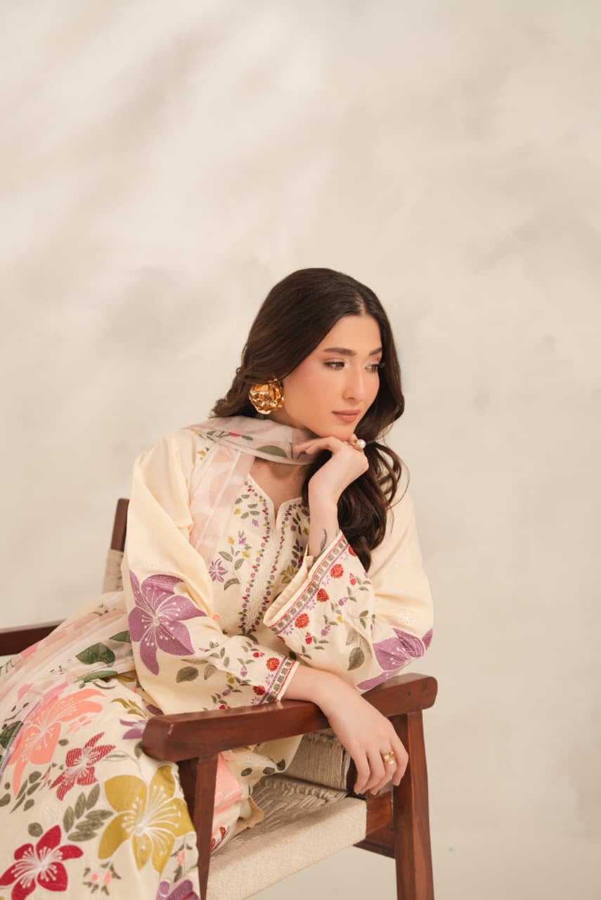 Aroosa Embroided 3pc dress