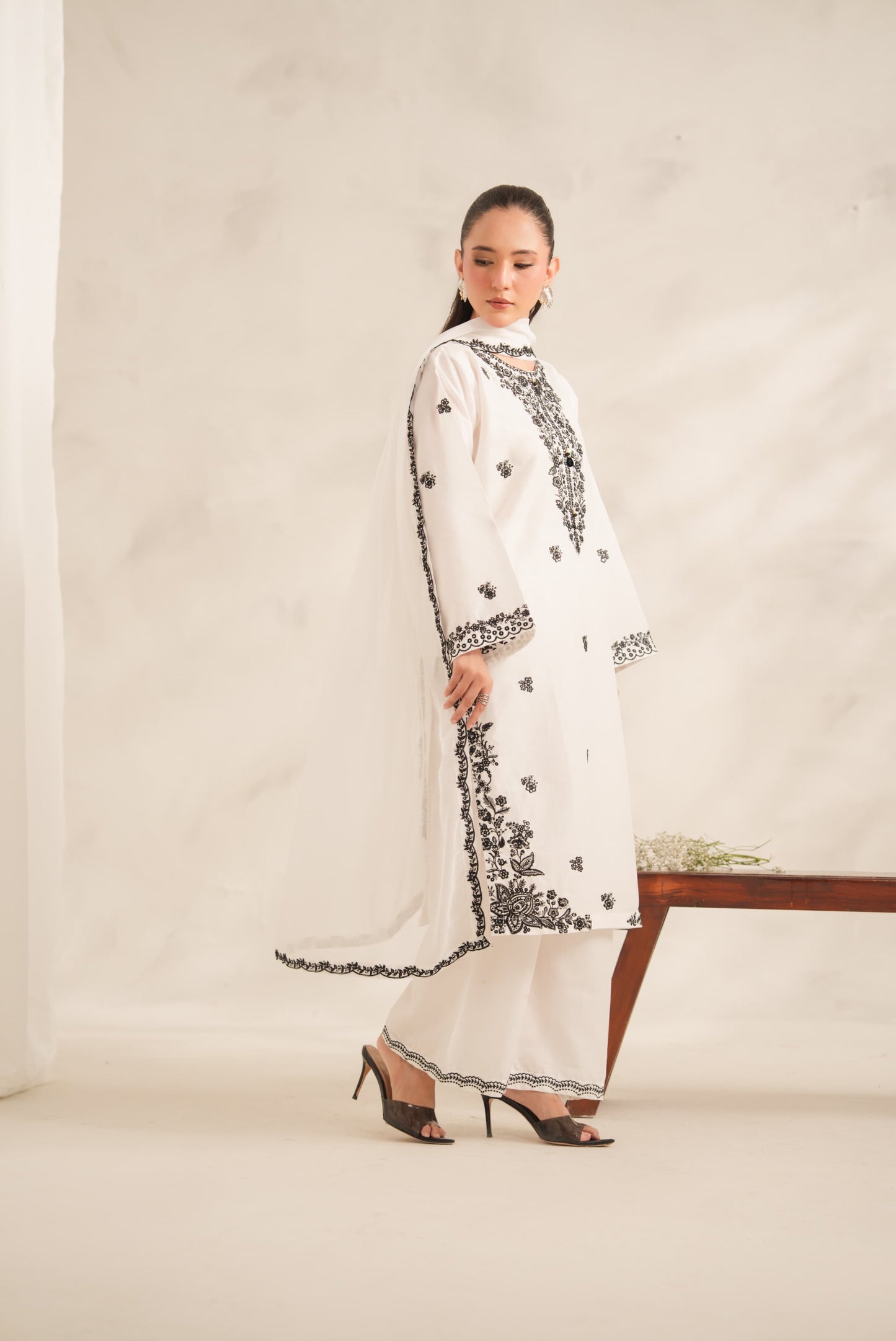 Dil lash embroidery 3pc