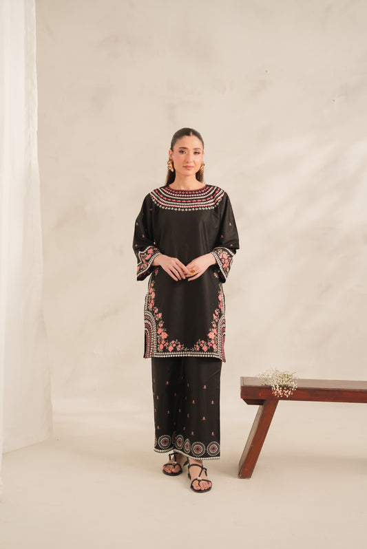 BLACK ROLL EMBROIDERY 2PC
