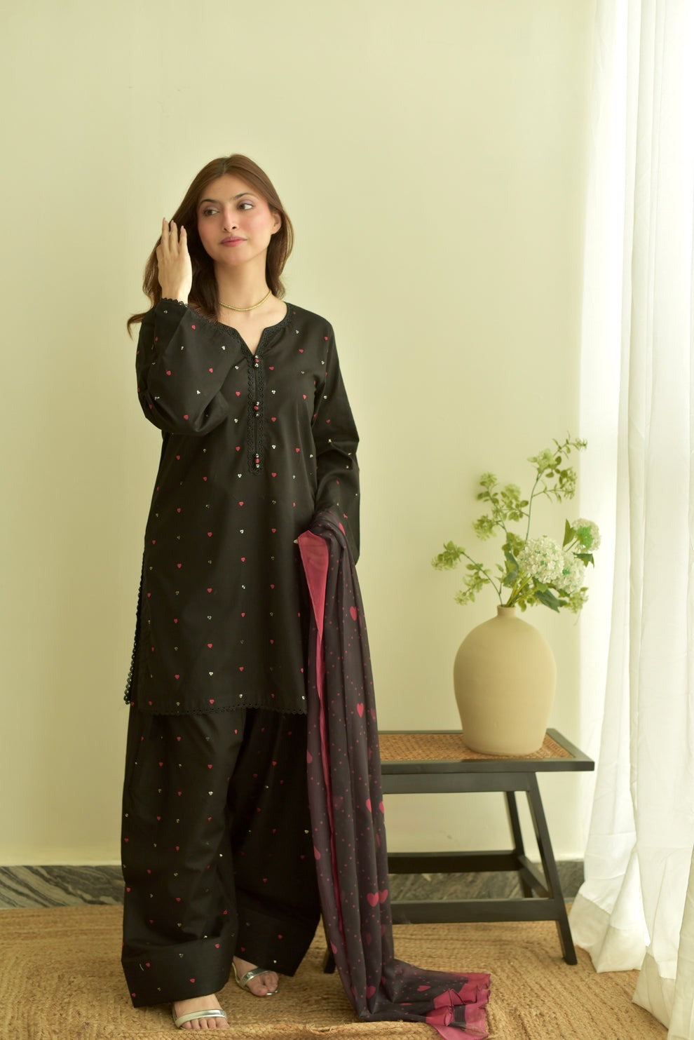 DILARA BLACK EMBROIDERED 3PC (FARSHI)*