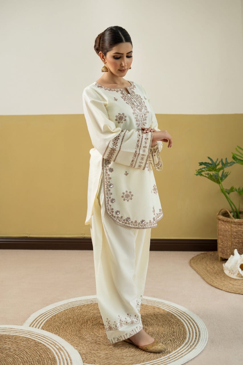 Cream vila embroidery 2pc