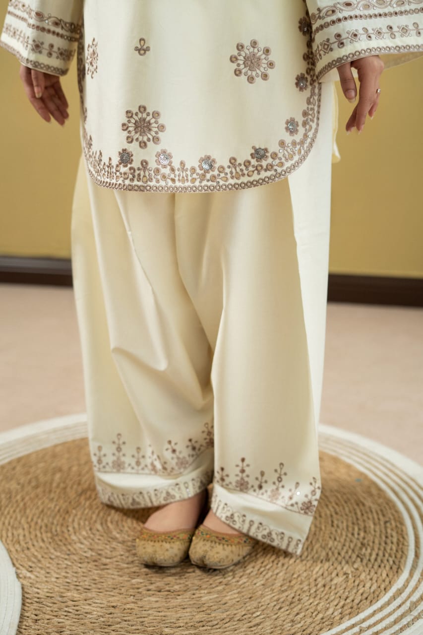 Cream vila embroidery 2pc