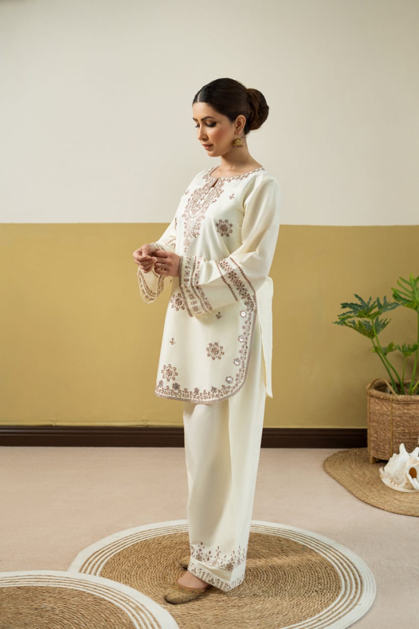 Cream vila embroidery 2pc
