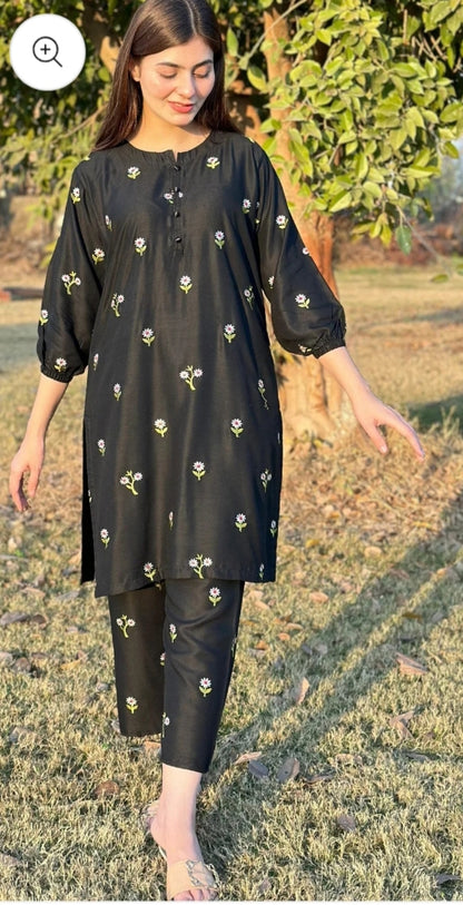 petal embroided 2 peice