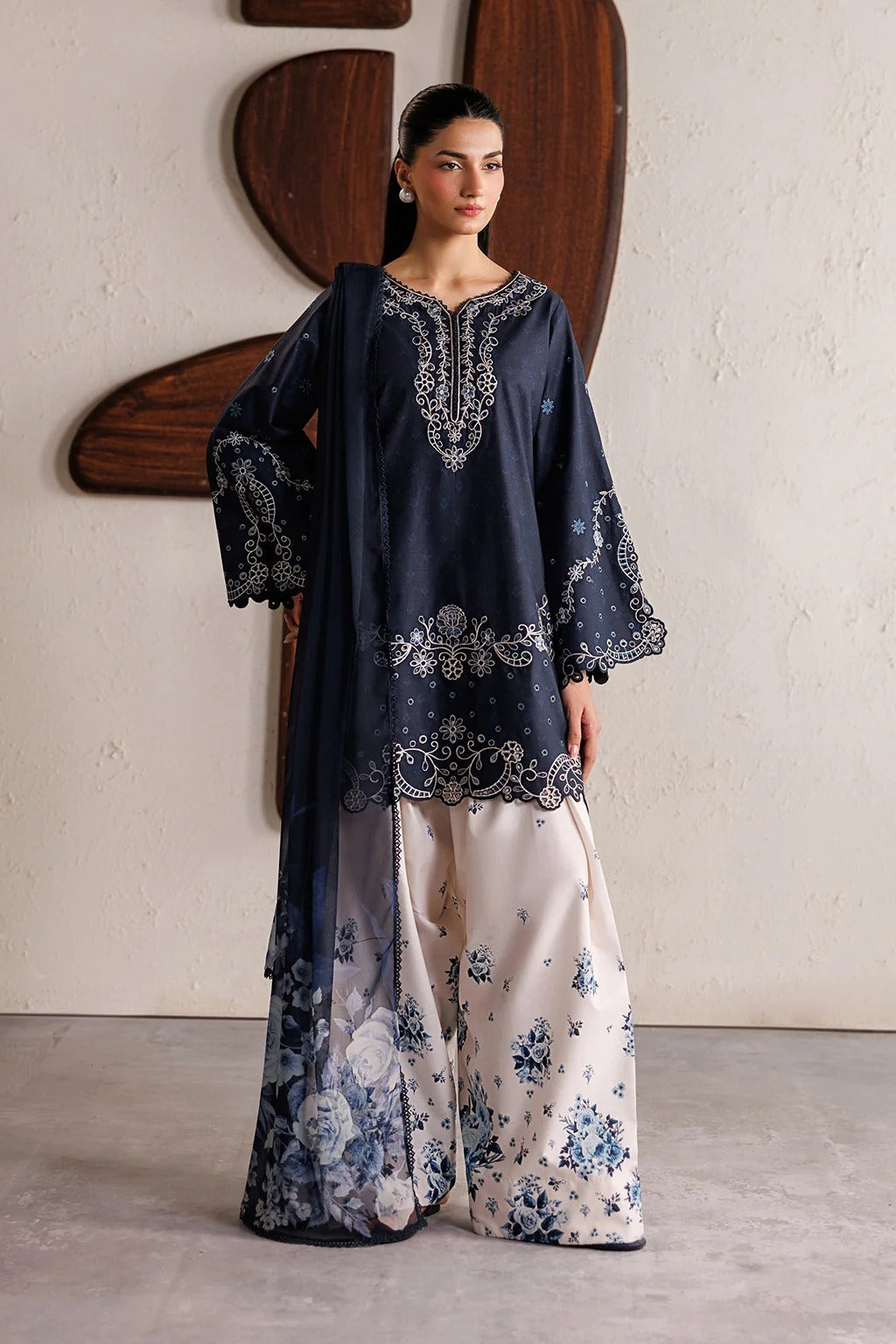 SINA EMBROIDERED 3PC