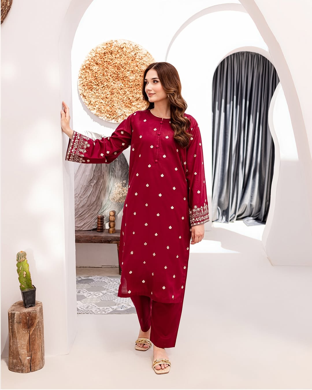 Red cherry embroided Article