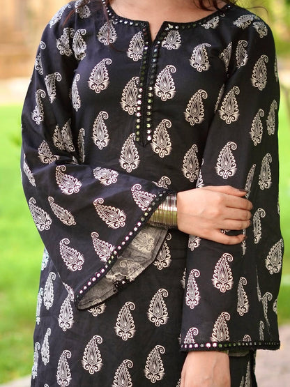 Mehru farshi shalwar suit