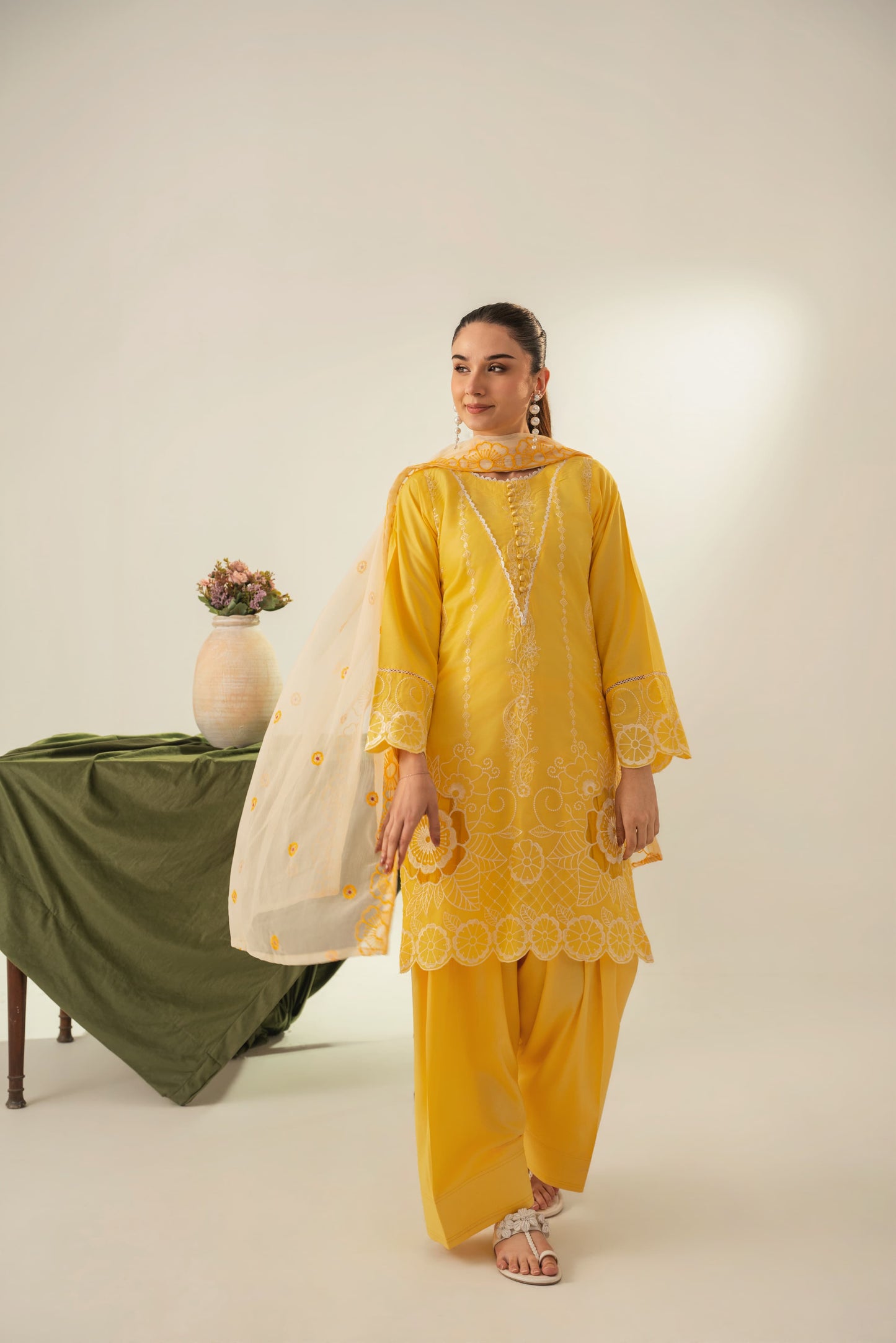 ARTICLE NAME:
SORAYA EMBROIDERED 3PC (FARSHI)